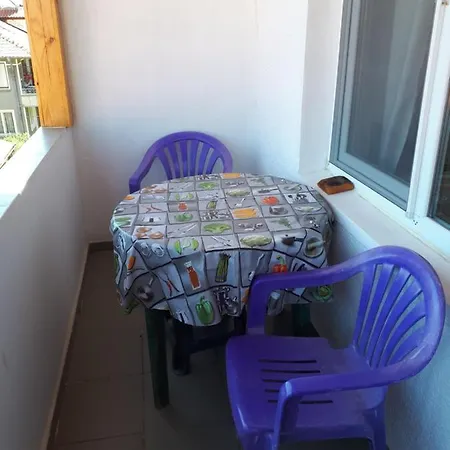 за гости West Konukevi Ahyolu