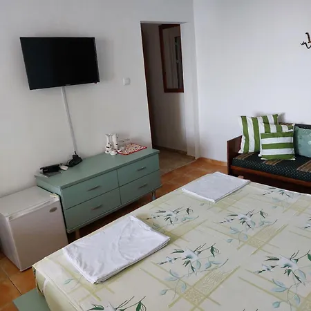 за гости West Konukevi Ahyolu