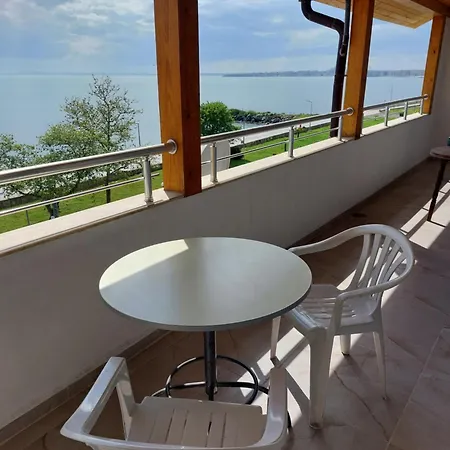 за гости West 3*