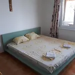 за гости West