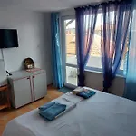 за гости West 3*