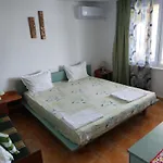за гости West Πανσιόν Πομόριε