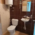 за гости West ゲストハウス ポモリエ