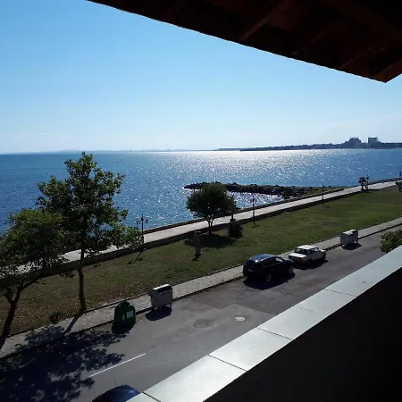 Pensionat самостоятелни на брега на морето Pomorie