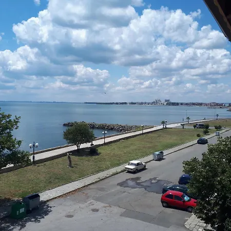 за гости West 3* Pomorie